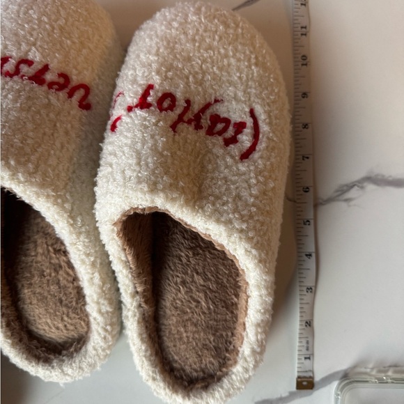 Taylor’s Version W10.5/M9 Cozy White Slippers with Red Text - Picture 5 of 8